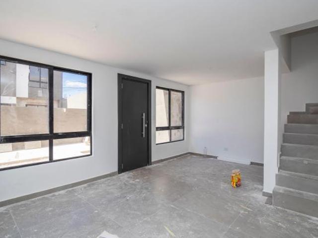 Sobrado com 3 dormitórios à venda, 100 m² por R$ 627.000 Xaxim Curitiba/PR