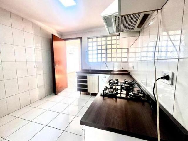 Sobrado com 3 dormitórios à venda, 146 m² por R$ 680.000,00 Zona 05 Maringá/PR