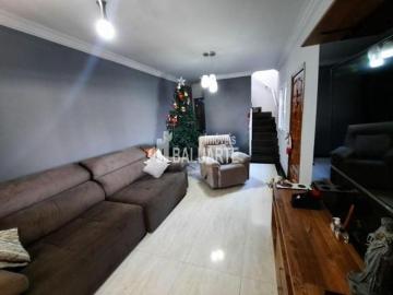 Sobrado com 3 dormitórios à venda, 200 m² por R$ 840.000,00 Campo Grande São Paulo/SP