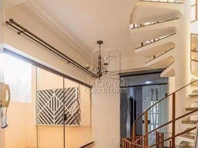Sobrado com 3 dormitórios à venda, 390 m² por R$ 990.000,00 Vila Camilópolis