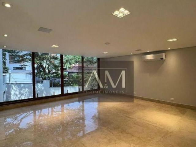 Sobrado com 3 dormitórios à venda, 583 m² por R$ 5.900.000 Pacaembu