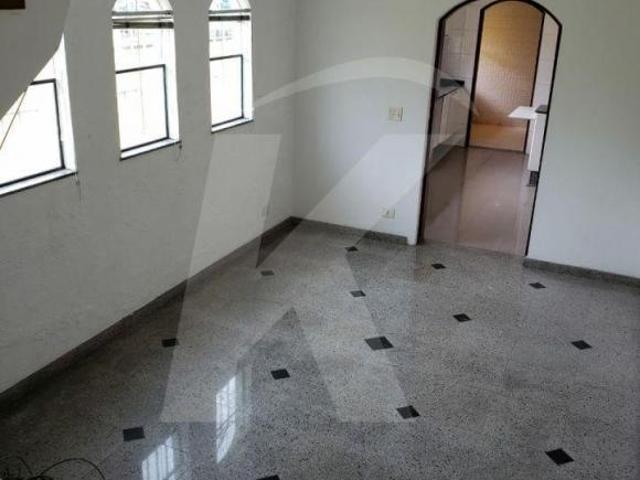 Sobrado com 3 dormitórios e uma suite master e 8 vagas