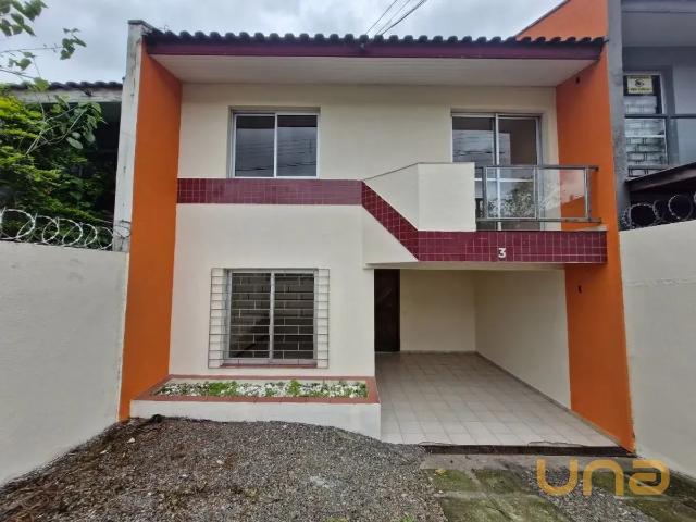 Sobrado para Alugar de 100 m² com 3 quartos, 1 suíte, 2 banheiros e 2 vagas no Bairro Alto, Curitiba/PR