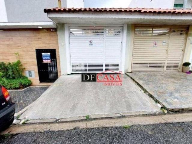 Sobrado com 3 dormitórios, quintal, sacada. À venda, Vila Matilde São Paulo/SP