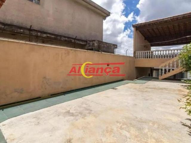 Sobrado com 3 Dormitórios, quintal, terreno de 250 metros Jardim Bela Vista