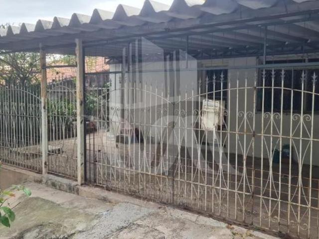 À venda. Casa sobrado com 3 dormitórios 2 suítes, cozinha planejada e cômodos amplos à venda com p