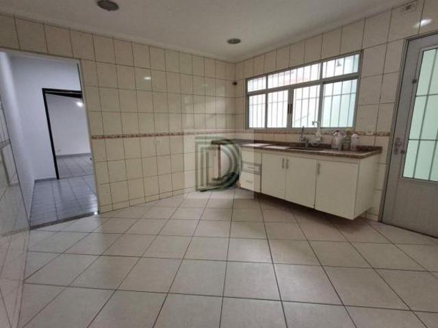 Sobrado com 3 dormitórios | 3 suítes | Amplo quintal | Excelente localização