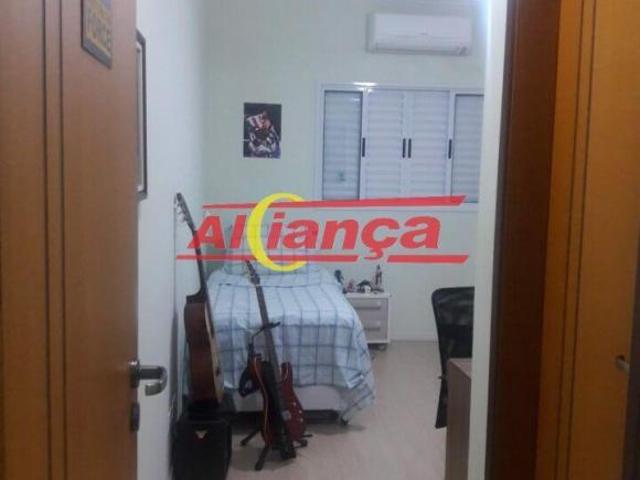 Sobrado com 3 Dormitórios, 3 suítes, 4 Vagas de Garagem