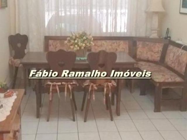 Sobrado com 3 dorms, e 4 vagas na Pedreira