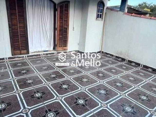 Sobrado Com 3 Quartos, 3 Banheiros E Edícula Com 2 Cômodos Amplos
