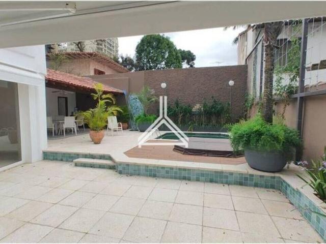 Sobrado com 3 quartos, 450 m²