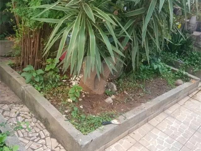 Sobrado com 3 quartos à venda ou para alugar em Vila Bertioga SP