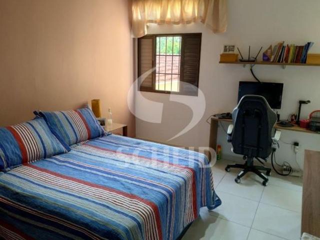 Sobrado com 3 Quartos Amplos: Incluindo uma suíte master medindo 150m2, 2 vagas em interlagos