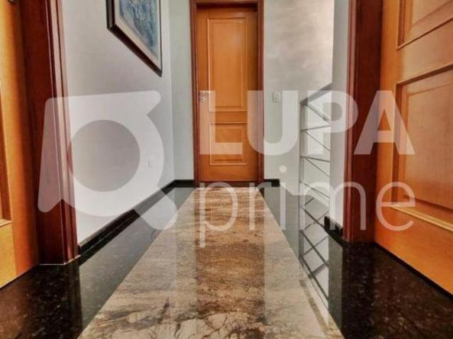 SOBRADO COM 3 QUARTOS E 6 VAGAS PARA VENDA, VILA MARIA ALTA