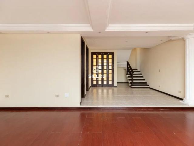 Sobrado com 3 quartos e 210m² para Alugar no São Lourenço em Curitiba