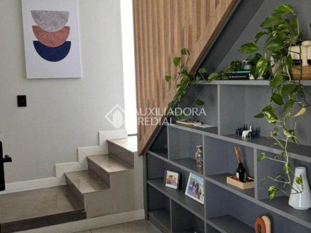 sobrado com 3 quartos na Morada do Vale II em Gravataí
