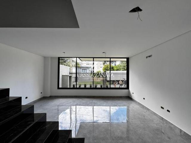 Sobrado com 3 quartos sendo 3 suites e 206 m² à venda no Centro
