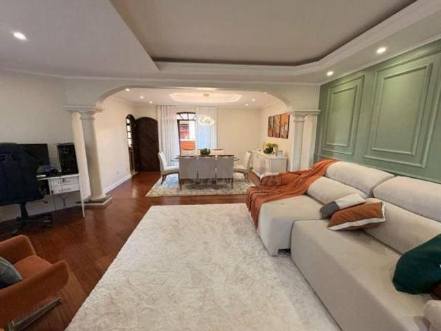 Sobrado com 3 quartos sendo 1 suíte à venda, terraço, área gourmet, 4 vagas, 360 m² por R$ 1.200.000