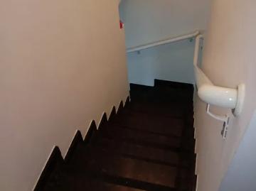 Sobrado com 3 quartos, sendo 1 suíte. Bairro Aparecida Santos SP