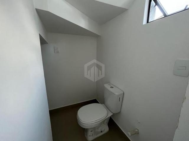 Sobrado com 3 quartos sendo 1 suite e 136 m2 construídos à venda em Parque da Fonte