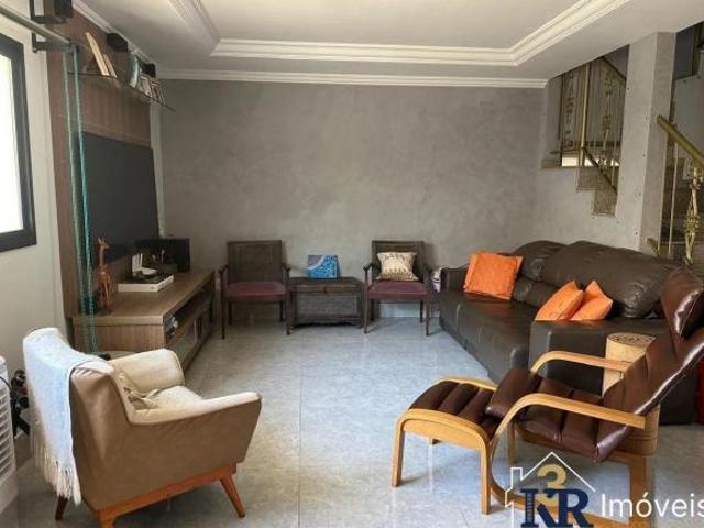 Sobrado com 3 quartos sendo 1 suite no Jardim america