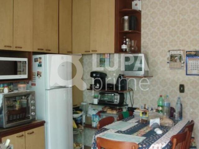 Sobrado com 3 quartos sendo 2 suítes no Horto Florestal
