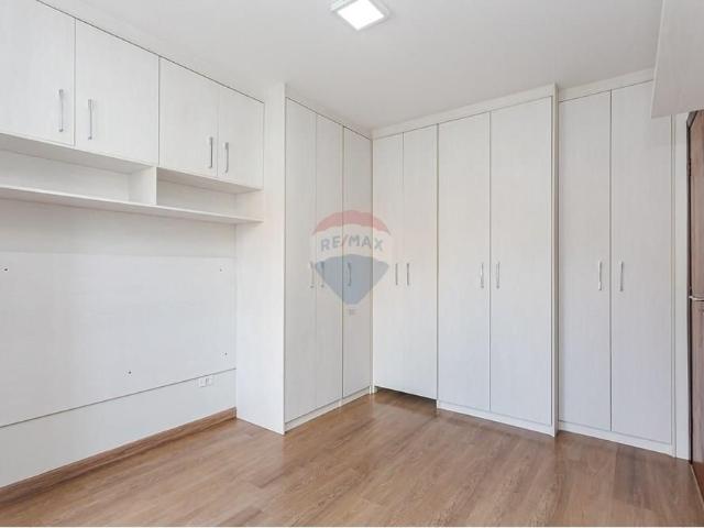 Sobrado com 3 quartos, sendo uma suíte, bairro Fazendinha