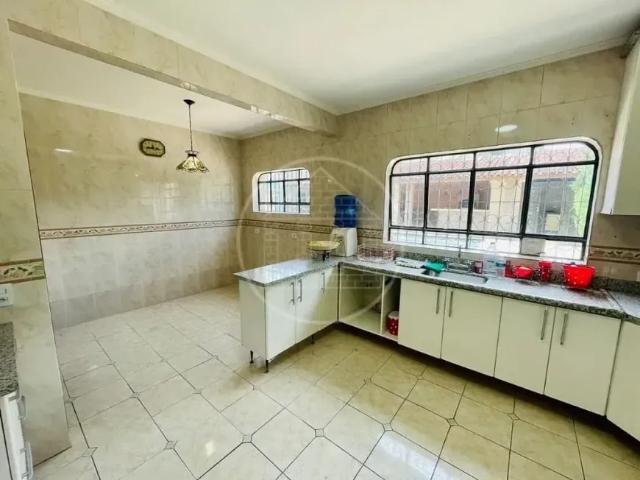 Sobrado com 3 quartos para venda ou aluguel em Veleiros