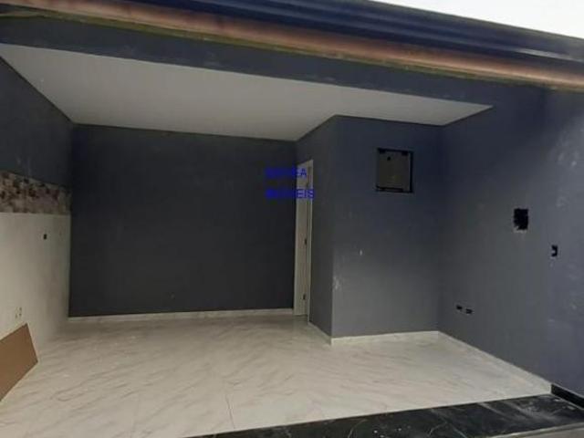 SOBRADO COM 3 QUARTOS, TODOS COM SACADA, EM TERRENO DIFERENCIADO, 4,5 X 26, 3 BANHEIROS Sala para