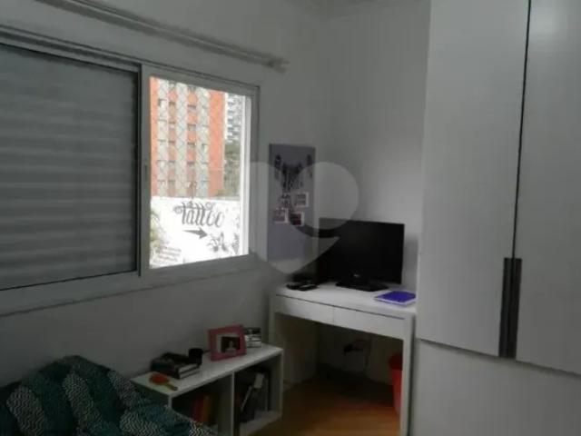 Casa DE VILA com 03 andares, 03 suítes. E ótima localização!