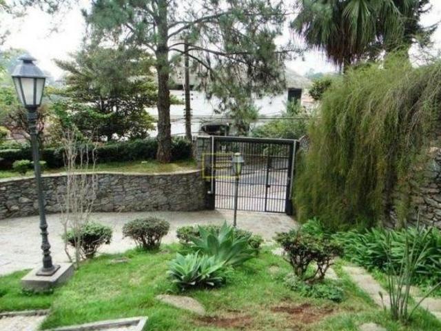 Sobrado com 3 suítes, 4 vagas e Piscina no Bairro do Sumaré!