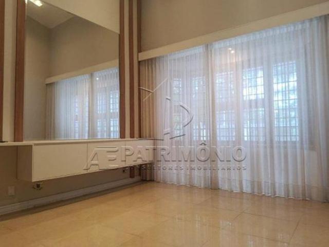 Sobrado com 3 suítes uma delas com sacada e vista para o parque Campolim
