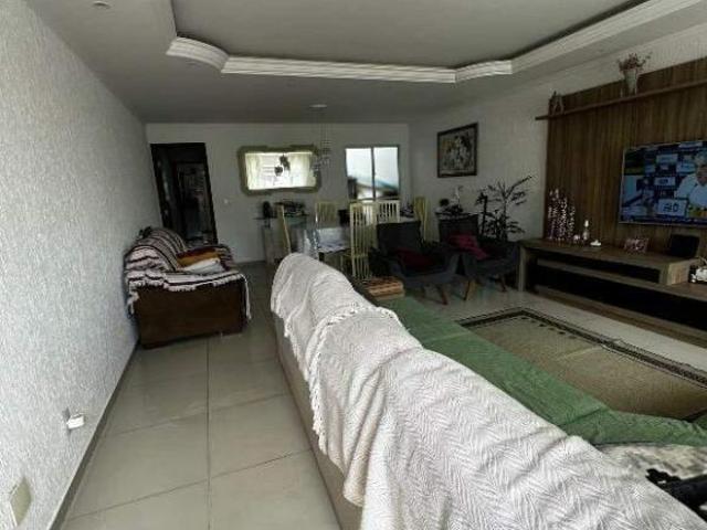 Sobrado com 3 suites B. Taboão SBC R$960.000,00