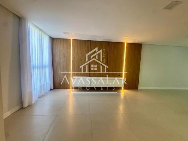 Sobrado com 3 suítes e terraço à venda Xaxim | Curitiba PR