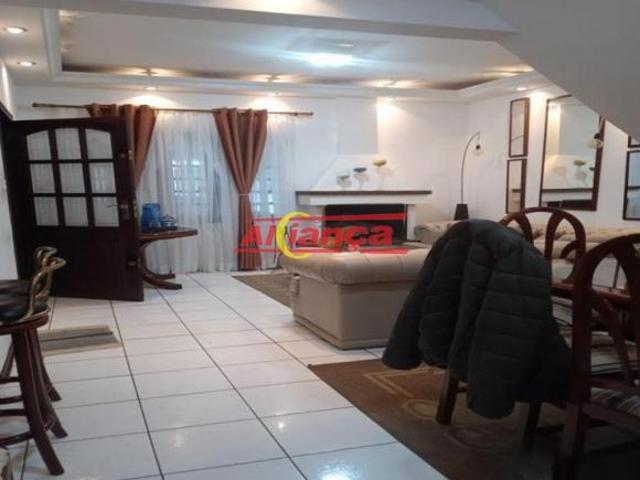SOBRADO COM 3 SUÍTES E 4 VAGAS, 256m² VILA AUGUSTA
