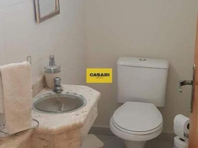 Sobrado com 3 Suítes, Sótão e 220 m² no Bairro Assunção – Conforto e Espaço para