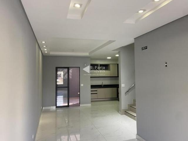 Sobrado com terraço no Bairro Hauer, 4 dormitórios