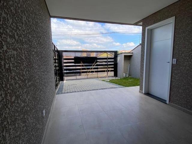 Sobrado com Terraço de Frente para a Rua no Xaxim Ótima Oportunidade!