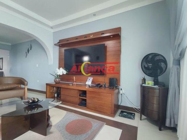 Sobrado com terreno de 242m², com 3 quartos e 1 suíte à venda na Vila Maricy