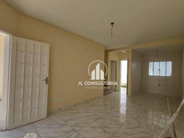 Sobrado com três quartos/suíte espaço de terreno nos fundos e terraço