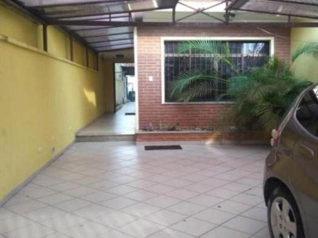 SOBRADO COM TRÊS SUÍTES COM ARMÁRIO.TERRENO DE 10X40 = 400M2