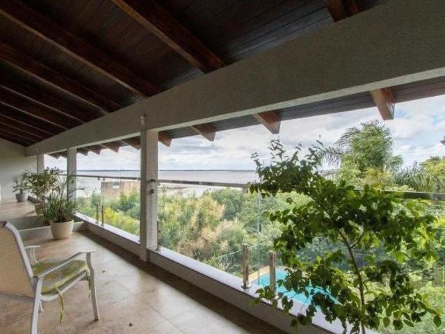 Sobrado com vista para Rio, 3 quartos, 2 suites, pátio, piscina, vaga para 4 car