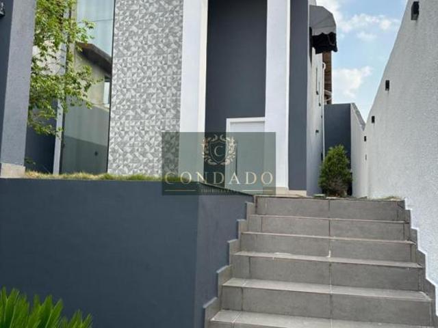 Sobrado com Design Exclusivo no Jardim Terras de São João Jacareí: Casa à Venda ou Locação!