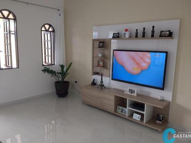 Sobrado com dois dormitórios e sala de jantar