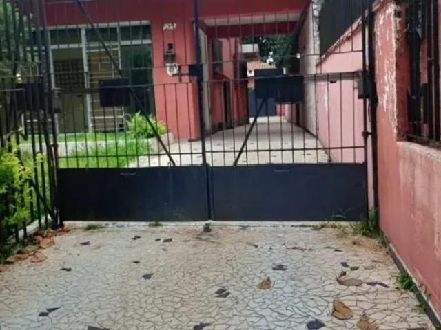 Sobrado com dois pavimentos + edícula