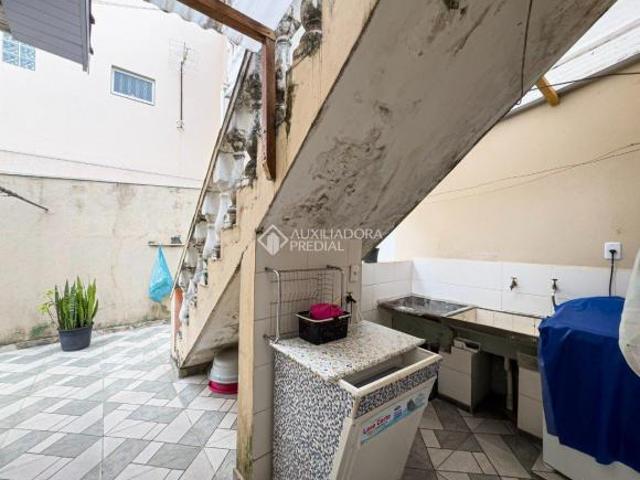 Sobrado com duas casas independentes à venda na Vila Junqueira, em Santo André!