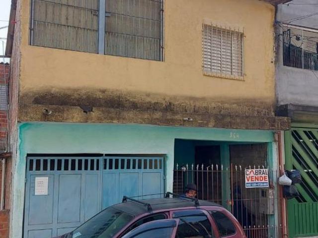 Sobrado com duas casas independentes e ponto comercial