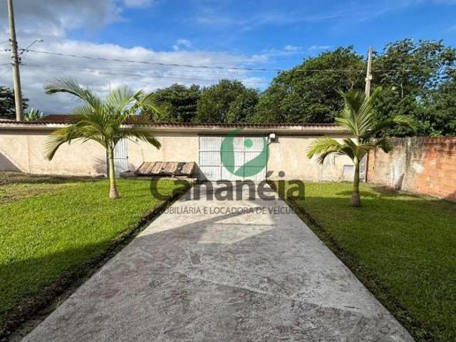 Sobrado com ótimo padrão restando alguns acabamentos para venda 5 quartos sendo 2 suítes na Nossa