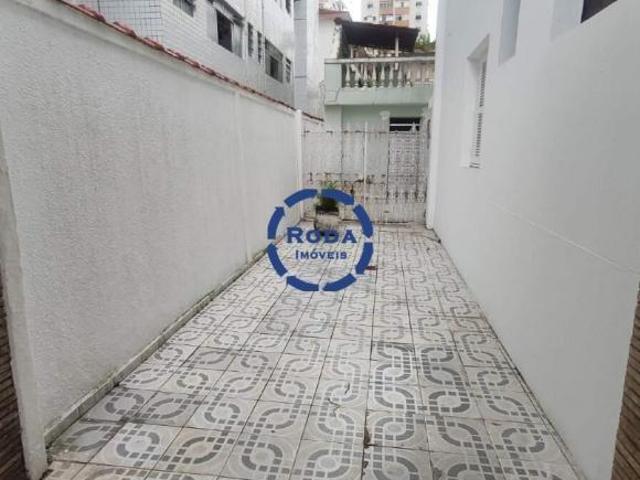 Sobrado com piscina, área gourmet e terreno amplo na Ponta da Praia