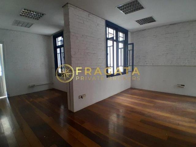 Sobrado comercial com 240 m² para venda ou locação em Santa Cecília/SP